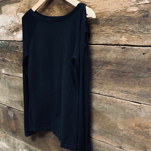 TAHARI BLACK SWEATER WITH DETAILED SLEEVES - Picture 5 of 8